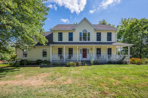 98 Cranberry Ln, Middletown, CT 06457