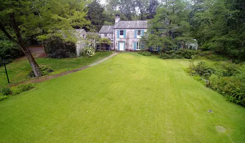 33 Peaceable St, Redding, CT 06896