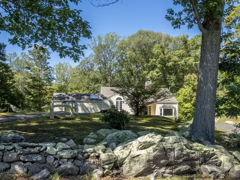 211 Old Branchville Rd, Ridgefield, CT 06877