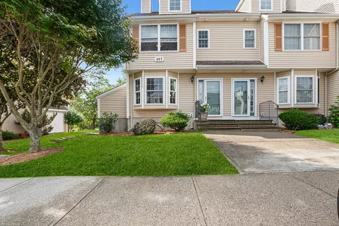267 Bridge St #17, Groton, CT 06340