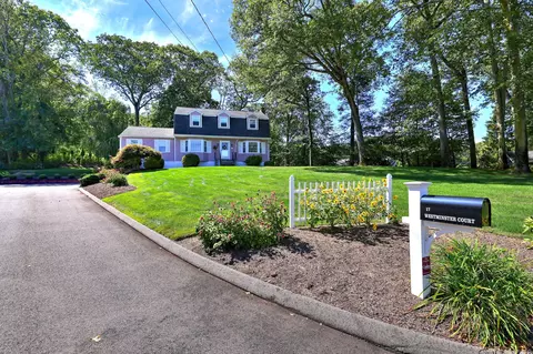 17 Westminster Ct, Milford, CT 06461