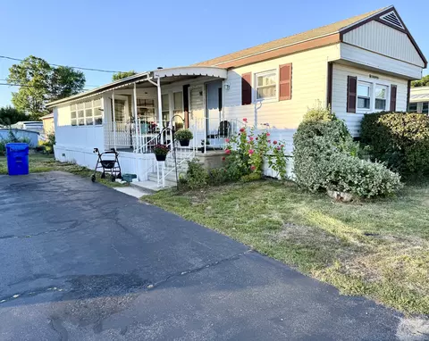 16 Sioux Rd, East Hartford, CT 06118