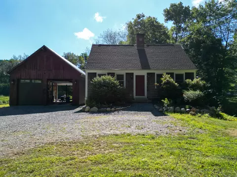 8 Tanglewood Dr, Gales Ferry, CT 06335