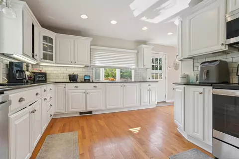18 Ridge Acres Rd, Branford, CT 06405