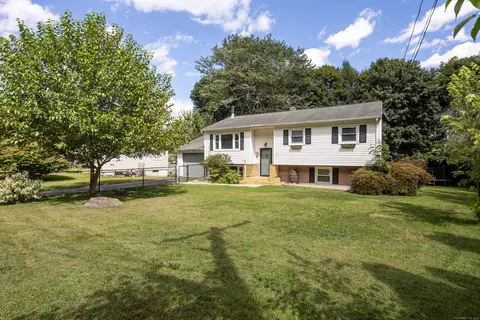 24 Hillside Cir, Brookfield, CT 06804