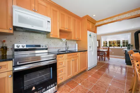 5 Tower Dr, Norwalk, CT 06850