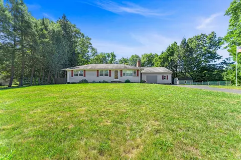 32 Melrose Rd, Broad Brook, CT 06016