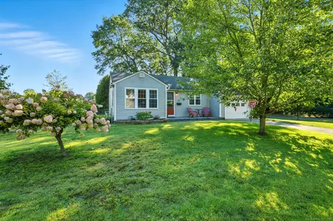 14 Avon St, Enfield, CT 06082