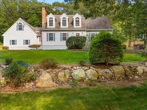 65 Eagle Ridge Dr, Gales Ferry, CT 06335