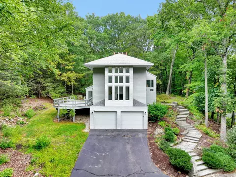 153 Westledge Rd, Simsbury, CT 06092