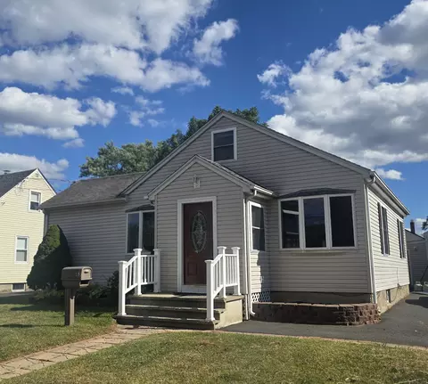 83 Cambridge Dr, East Hartford, CT 06118