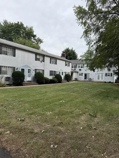 633 Center St #E, Manchester, CT 06040