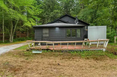 148 N Shore Rd, Voluntown, CT 06384