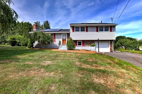 7 Columbine Ln, Beacon Falls, CT 06403