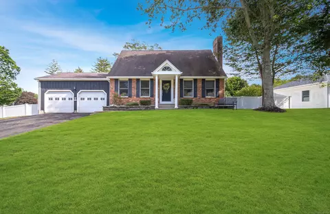 10 Lorelei Cir, Middletown, CT 06457