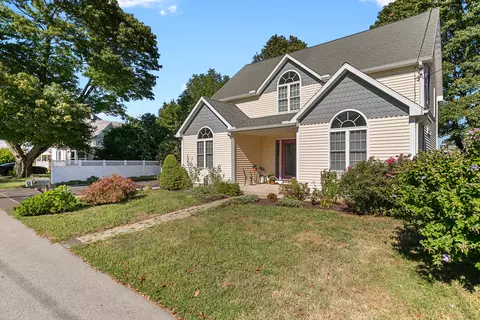 35 York Ave, Niantic, CT 06357