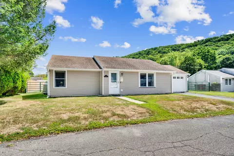 36 Hillview St, Naugatuck, CT 06770