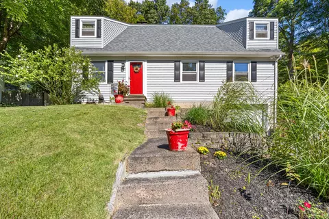138 Red Robin Rd, Naugatuck, CT 06770