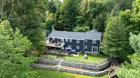 8 Town Bridge Rd, Canton, CT 06019