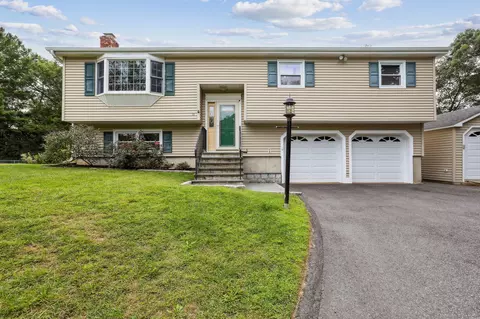 27 Glendale Dr, Danbury, CT 06811
