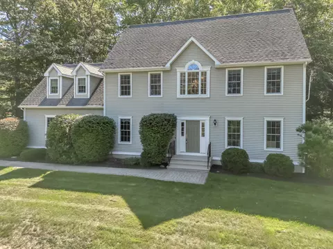 22 Natchaug Dr, Glastonbury, CT 06033
