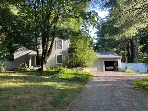 37 Farms Village Rd, Simsbury, CT 06070