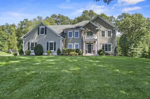 40 Sterling Ridge Ct, Cheshire, CT 06410