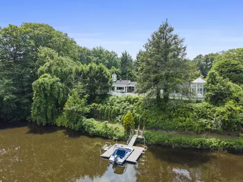 7 Ford Rd, Sandy Hook, CT 06482