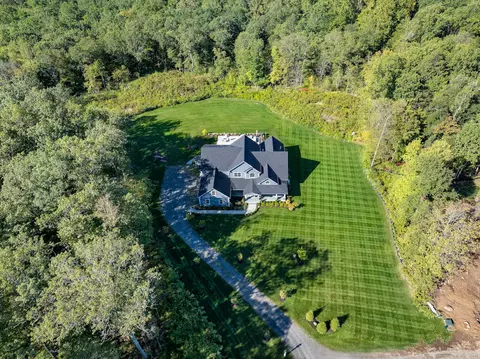 49 Starr Ln, Bethel, CT 06801