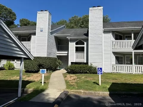 82 Crown Knoll Ct #156, Groton, CT 06340