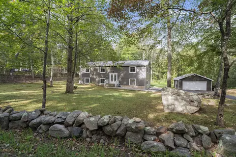 1028 Moose Hill Rd, Guilford, CT 06437