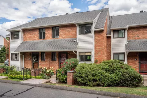 8 Danforth Ln #8, West Hartford, CT 06110