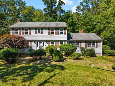 1060 Still Hill Rd, Hamden, CT 06518