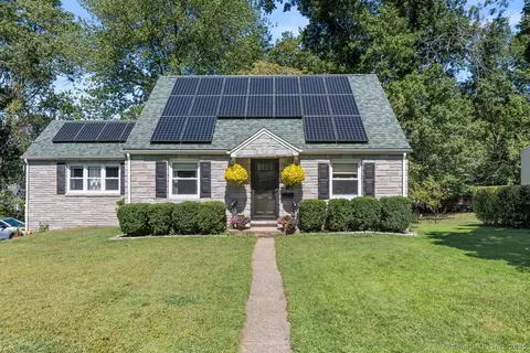 27 Crane Rd N, Stamford, CT 06902