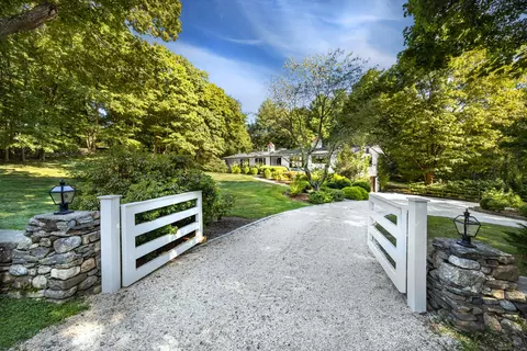 1001 Hulls Farm Rd, Southport, CT 06890