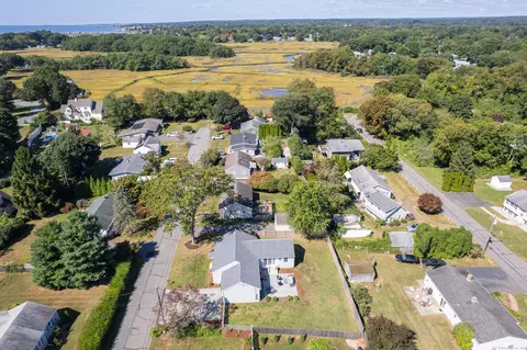 16 Howard St, Old Saybrook, CT 06475