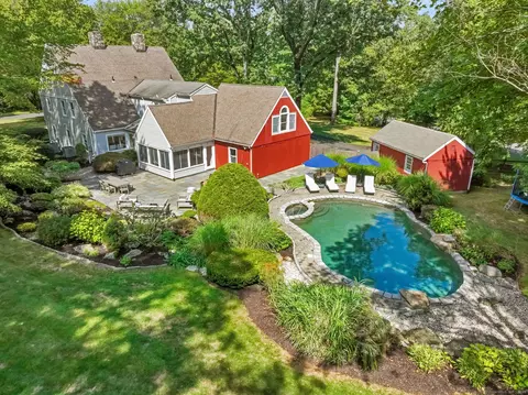 14 Guardhouse Dr, Redding, CT 06896