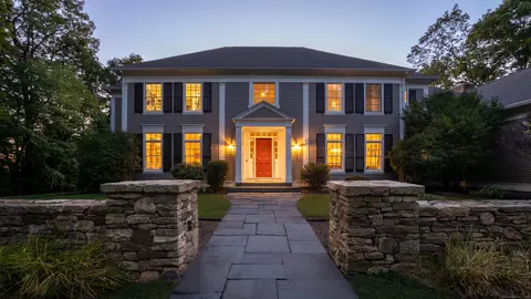 189 Deercliff Rd, Avon, CT 06001