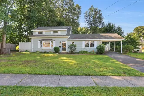 18 Ashland St, Manchester, CT 06042