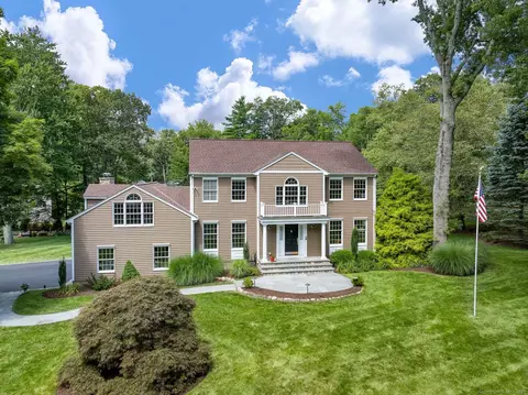 8 Leeds Ln, Darien, CT 06820