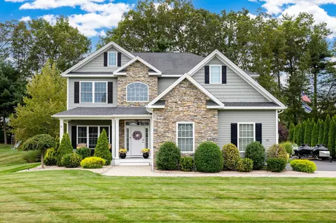 42 Whistling Straits Dr, Southington, CT 06489