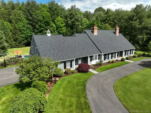 16 Oak Blf, Avon, CT 06001
