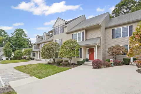 74 Perry St #184, Putnam, CT 06260