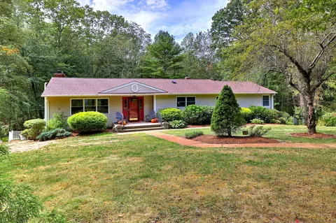 230 S Hoop Pole Rd, Guilford, CT 06437