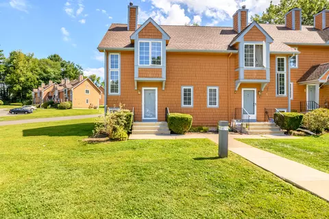 2 Julia Ct #2, Broad Brook, CT 06016