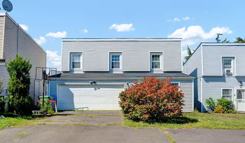 65 Inverness Ln, Middletown, CT 06457