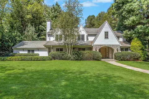 75 W Glen Dr, Stamford, CT 06902
