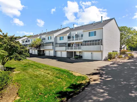80 Staffordshire Commons Dr #80, Wallingford, CT 06492