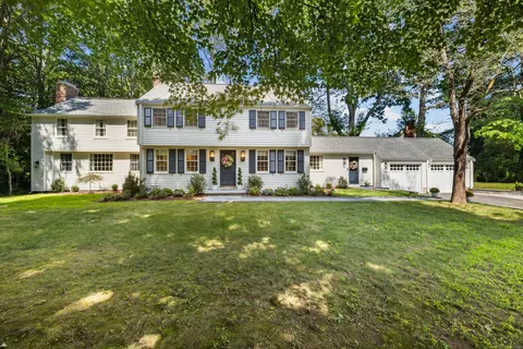100 Richmond Ln, West Hartford, CT 06117