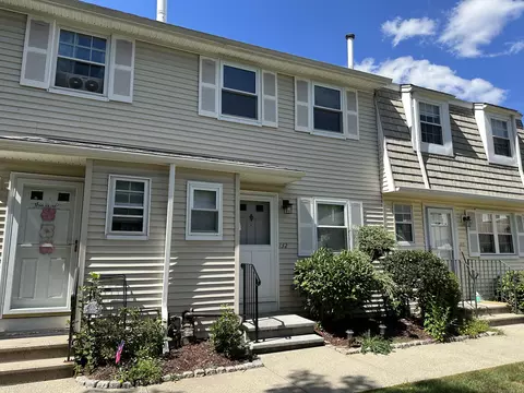 132 E Gate Ln #132, Hamden, CT 06514